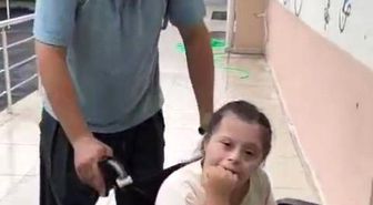 Her gün özel kızını okula getiren babaya duygulandıran sürpriz