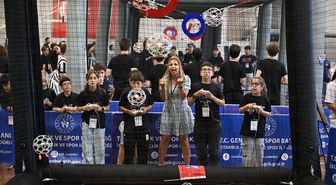 İstanbul'da robot ve dron futbolu yarışmaları düzenlendi