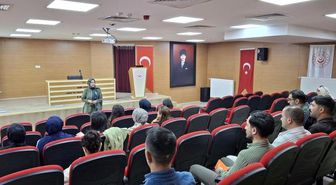 Kars'ta Aile ve Sosyal Hizmetler personeline teknoloji bağımlılığı eğitimi