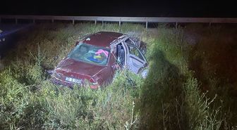 Konya'da şarampole devrilen otomobildeki 3 kişi yaralandı