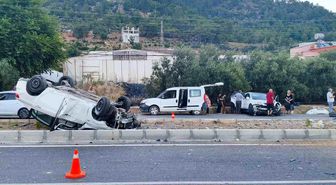 Mersin'de kaza yapan otomobil takla attı: 2 yaralı