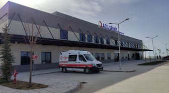 Minibüsün altında kalan 20 günlük bebek öldü; sürücü baba ile anne gözaltında