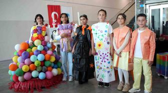Minik öğrenciler, atıkları kıyafete ve sanat eserine dönüştürüp sergiledi