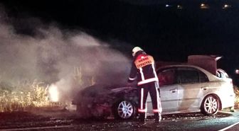 Seyir halindeki otomobil alevlere teslim oldu