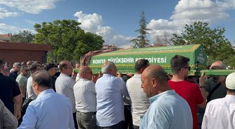 Tur midibüsünün devrildiği kazada ölenler, Konya'da toprağa veriliyor