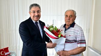Vali Yılmaz, Şehit Ailesini Babalar Günü'nde Ziyaret Etti