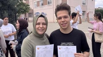 YKS'ye anne-oğul aynı okulda girdi