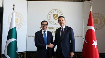 Bakan Bayraktar, Pakistan Özelleştirme Bakanı Ali ile bir araya geldi