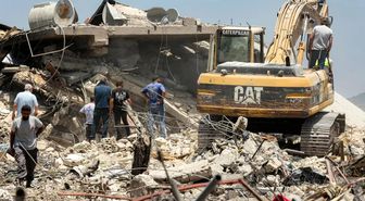 Barış görüşmeleri sürerken Lübnan'da enkazdan cesetler çıkarıldı