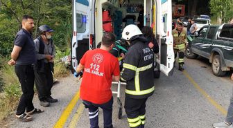 Belen'de pikapla çarpışan motosikletin sürücüsü şarampole yuvarlandı