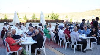 Beypazarı Belediye Başkanı Kasap, Babalar Günü dolayısıyla huzurevini ziyaret etti