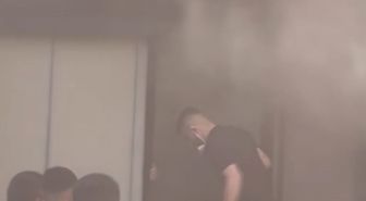 Fatih'te tekstil deposunda çıkan yangın söndürüldü; 2 kişi dumandan etkilendi