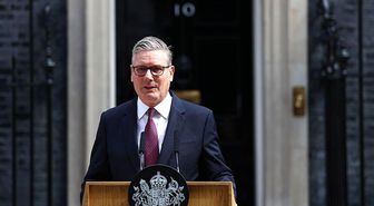 İngiltere'de Başbakan Keir Starmer istifa etti