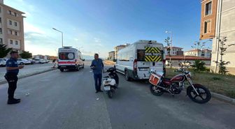 Karaman'da minibüse çarpan motosikletin sürücüsü yaralandı