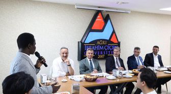 Rektör Gülçin uluslararası öğrencilerle bir araya geldi