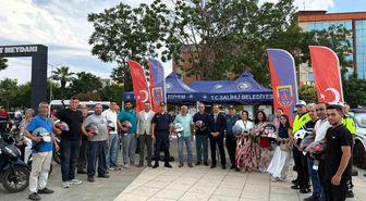 Salihli'de motosiklet sürücülerine kask dağıtıldı