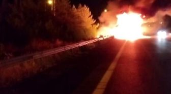 Seyir halindeki tır alev alev yanarak kullanılamaz hale geldi