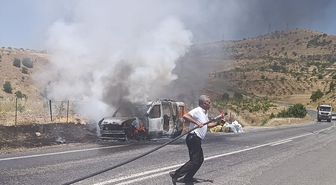 Siirt'te seyir halindeki hafif ticari araç yandı
