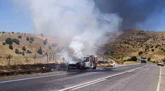 Siirt'te seyir halindeki otomobil alev aldı