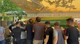 Tur midibüsünün devrildiği kazada ölenler, Konya'da toprağa verildi
