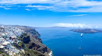 Turist akını ile baş edemeyen Santorini'de grev