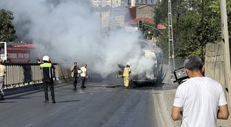 Ümraniye'de seyir halindeki minibüs yandı