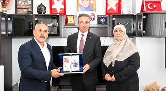 Vali Baruş'tan şehit ailelerine anlamlı ziyaret: 'Devletimiz her zaman yanınızda'