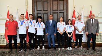 Vali Soytürk dünya şampiyonasında derece elde eden sporcuları ağırladı