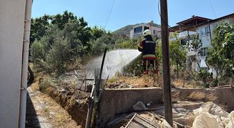 Anamur ilçesinde bahçede çıkan yangın söndürüldü