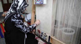 Annesinden öğrendiği sanatı yaşatıyor