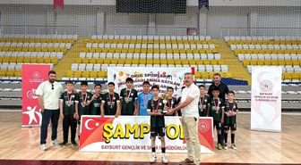 Bayburt'ta Futsal İl Birinciliği: Gökçedere Şehit Samet Akdeniz İmam Hatip Ortaokulu Zirvede