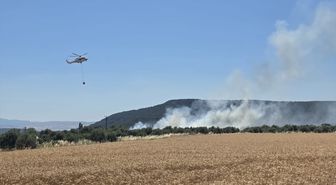 Çanakkale'de tarım arazisinde çıkan yangına müdahale ediliyor