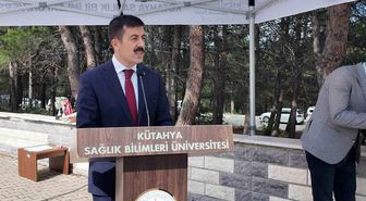 Gediz Sağlık Hizmetleri MYO'dan mezun olan 220 öğrenci sağlık ordusuna katıldı