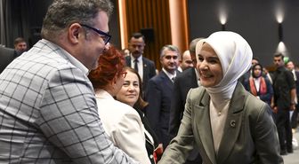 Cumhurbaşkanlığı'ndan ailelere dijital rehber: 'Yeni İletişim Teknolojileri ve Aile' el kitabı yayımlandı