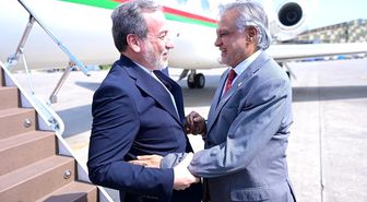 İran Cumhurbaşkanı Pezeşkiyan, Pakistan'da