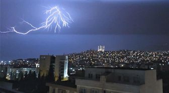 Kahramanmaraş'ta tarlada yıldırım isabet eden kişi ağır yaralandı