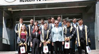 Kars'ta Veteriner Sağlık Teknisyenleri mezuniyet sevinci yaşadı
