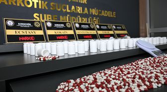 Kırşehir'de 4 bin 973 uyuşturucu hapla yakalanan 2 zanlı tutuklandı