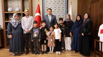 Kütahya’da Şehit Mezarlarını Temizleyen Üç Kardeşe Vali’den Takdir