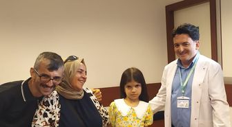 Mantar Zehirlenmesiyle Karaciğeri İflas Eden Nisanur, Nakille 4. Doğum Gününü Doktorlarıyla Kutladı