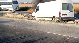 Orta refüje giren panelvan araç alev aldı: 1 yaralı
