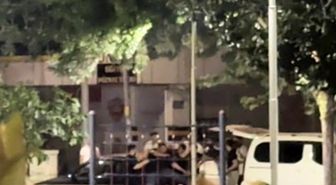 Parkta tekme tokatlar havada uçuştu