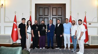 Türkiye şampiyonu halk oyunları ekibi Vali Soytürk'ü ziyaret etti