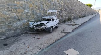 Uşak'ta kamyon ile çarpışan otomobilin sürücüsü yaralandı
