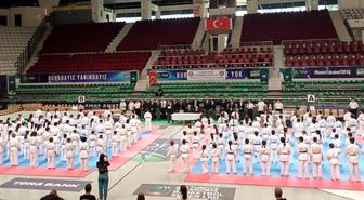 4 ülkeden gelen 180 sporcu, Bursa'daki Kyokushin Kupası'nda buluştu
