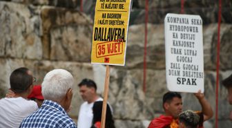 Arnavutluk'ta Trump bağlantılı projeye 25 gündür protesto