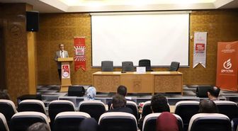Bayburt'ta öğrenciler rol temelli münazarada yeteneklerini sergiledi