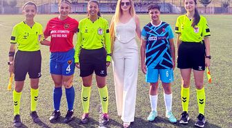 Mersin'de Kadın Futbolu Maçında Sahadaki Tüm Hakemler ve Gözlemci de Kadındı