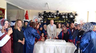 Bulanık'ta okuma yazma öğrenen 50 kadın mezuniyet sevinci yaşadı
