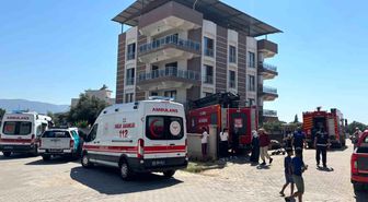 Çatıdaki kartonlar alev aldı, 4 kişi dumandan etkilendi